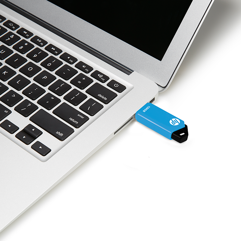 HP-USB-Flash-Drive-v150w-2925C-128GB-laptop-use.png